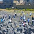 Duecento volontari hanno pulito la spiaggia di San Giovanni