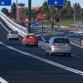 Sorrentina: tir perde blocchi di cemento che investono auto e scooter