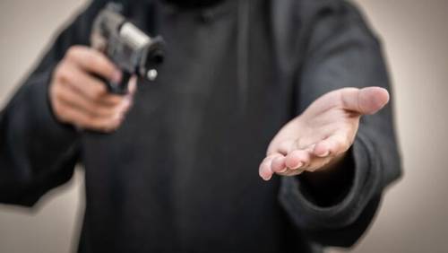 Fermato con una pistola al Centro Direzionale: era una copia modificata