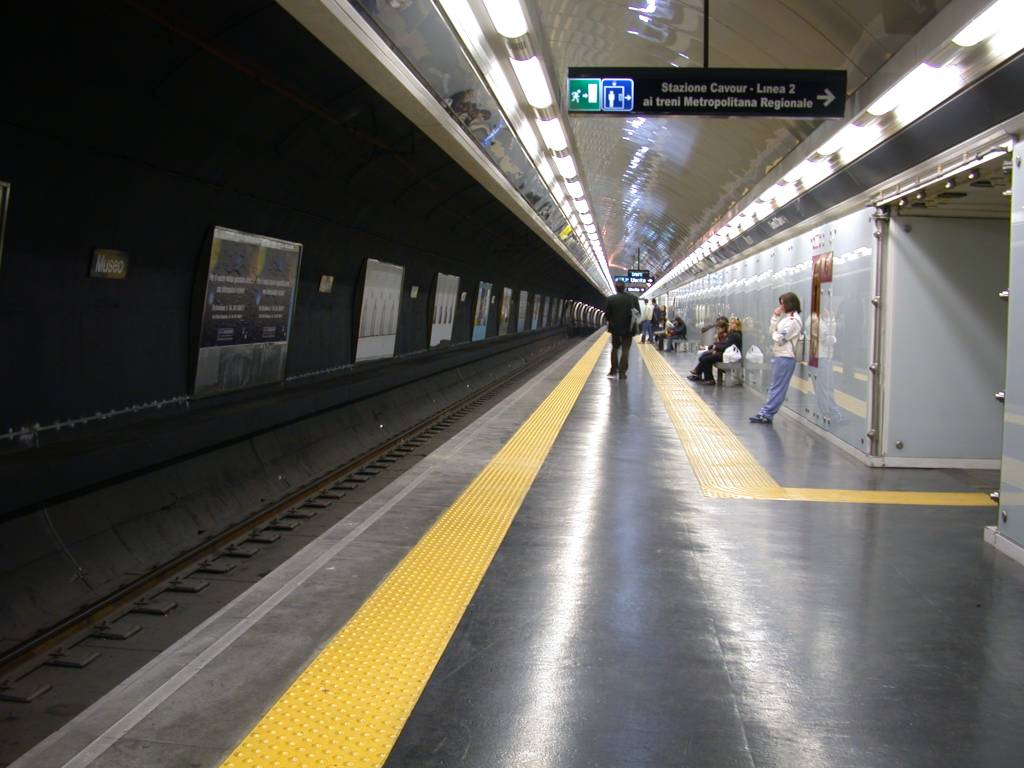 Napoli: servizio metropolitano al collasso e chi dovrebbe vergognarsene fa finta di niente