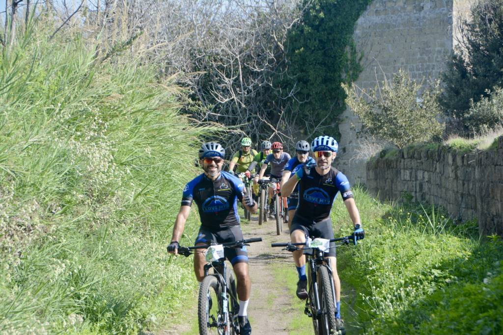 Napoli obliqua: è record di iscritti al giro ciclistico