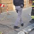 Paura al Vomero: cadono calcinacci sulle auto in sosta