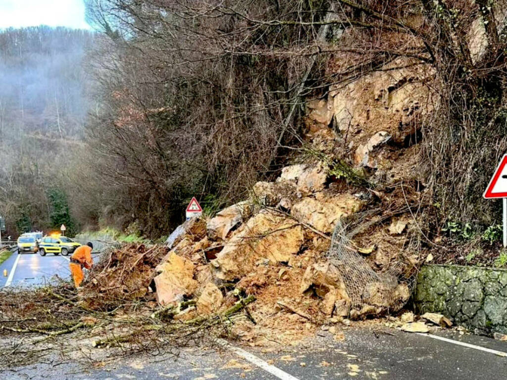 Frana e strada chiusa in Costiera Amalfitana