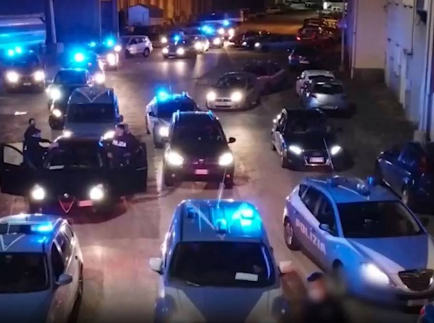 Arresti agli affiliati dei clan di Napoli centro