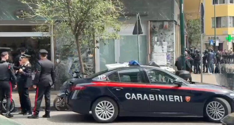 Momenti di forte tensione questa mattina a Piazzale Medaglie d'Oro
