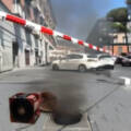 Incendio nel sottosuolo, blackout a Napoli: scatta l’allarme in centro