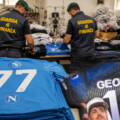 Contraffazione: sequestrate magliette false del Napoli e di Geolier