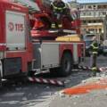 A Via Chiaia calcinacci sui passanti, per un miracolo non ci sono feriti