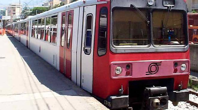 Più sicurezza in Circumvesuviana con la polizia a bordo
