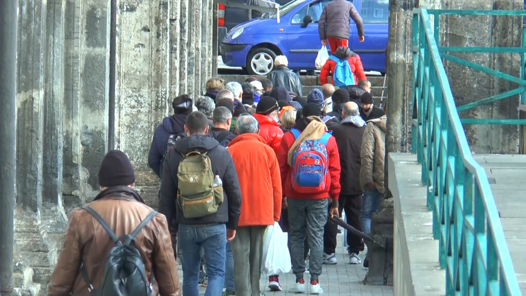 Mensa del Carmine: gara di solidarietà dopo l’appello del Mattino