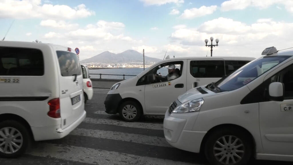 Caro carburante: l’appello dei tassisti in difficoltà