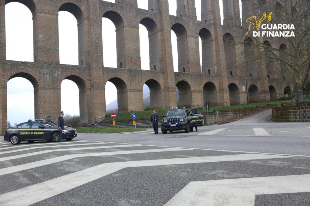 Clan Mazzarella, le mani sui carburanti